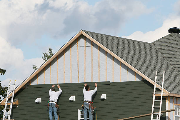 Professional Emergency Siding Repair technician working in Lovettsville, VA